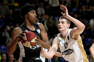 POLUVREME - ''Minus 13'' probudilo Partizan, ali Podgoričani vode u ''Pioniru''!